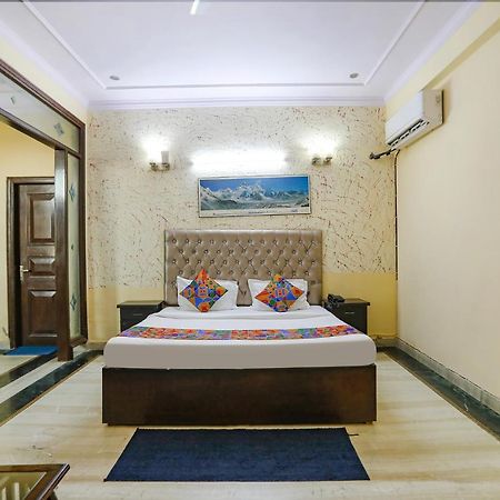 Fabexpress Hm Palace Hotel Noida Luaran gambar